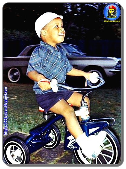 باراك أوباما طفلا على دراجة ثلاثية العجلات 1965