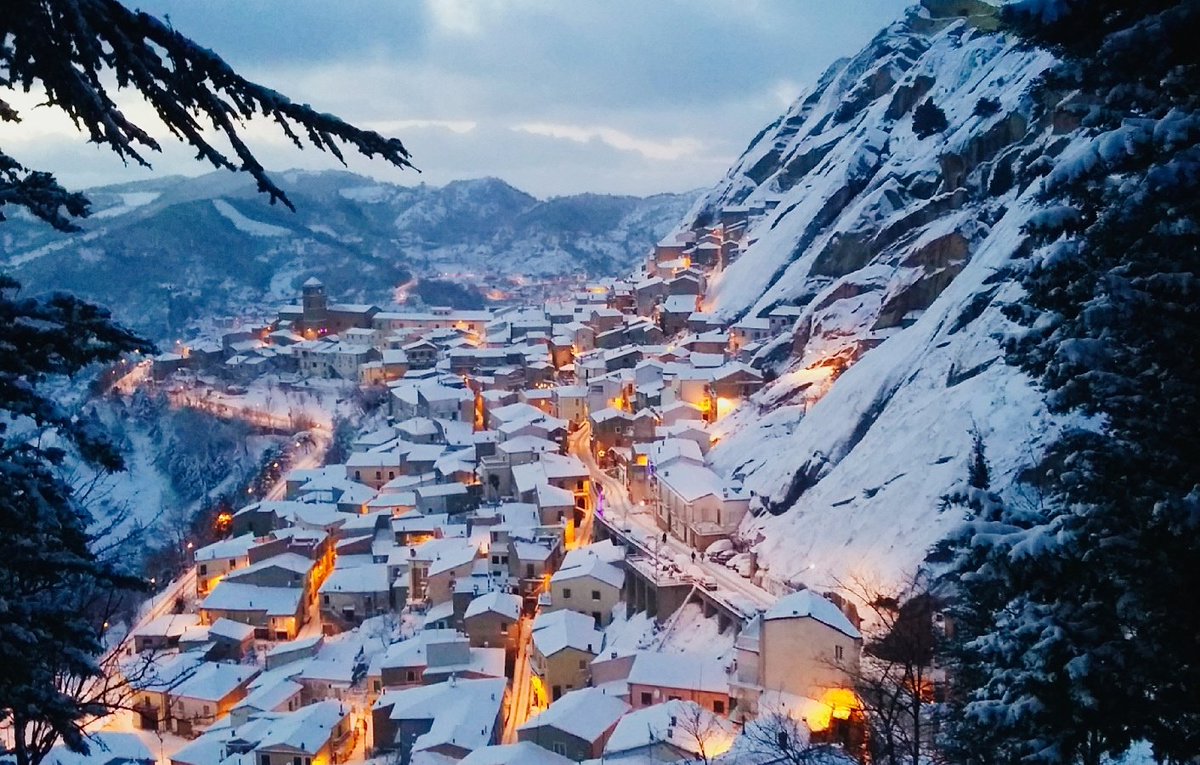 87rush's tweet photo. #pietrapertosa #borghipiubelliditalia https://t.co/c7ADgRekXk