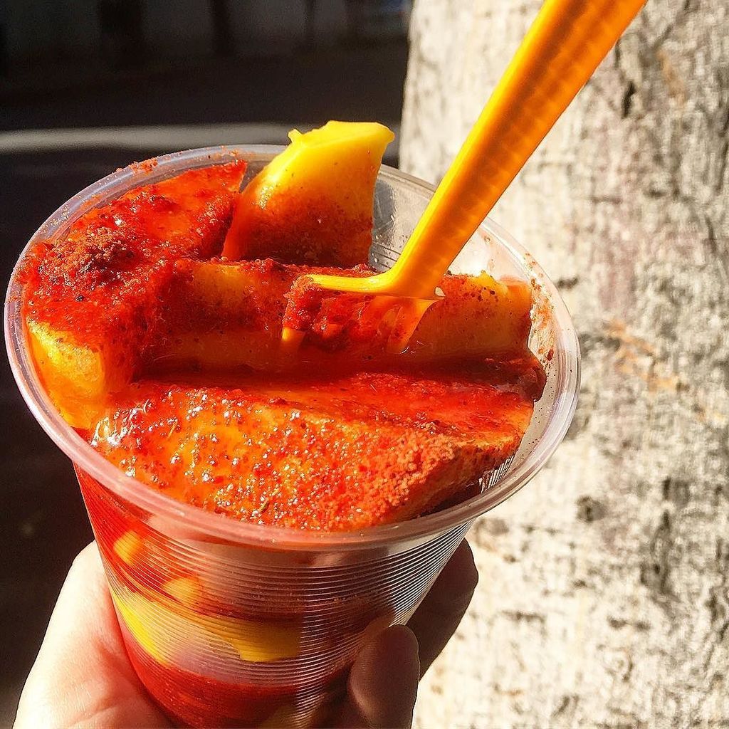 piggybackrideAZ's tweet photo. You know you're in #Mexico when even mangoes come drenched in sauce and sprinkled with chili powder!! It may sound … https://t.co/QxXT5IP80m