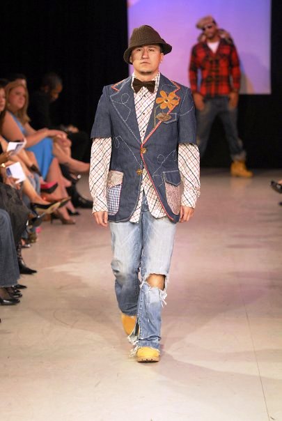 RolandoJVargas's tweet photo. #FBF #FlashbackFriday #Modeling during #FashionWeek at a #Runway 4 #FashionDesigner @BSIXTEE6 in #NewYorkCity - #BSixtee6 #ModelingBookings https://t.co/BXYerBWxT4