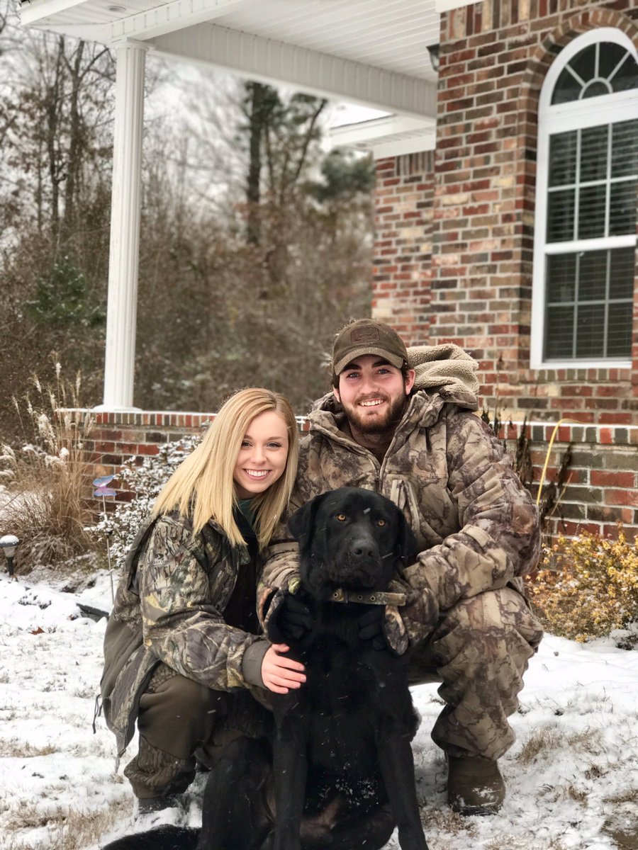 EmileeRiggan's tweet photo. Cache loved his first snow 🐶 @KATVToddYak https://t.co/vJrVEzqhmW