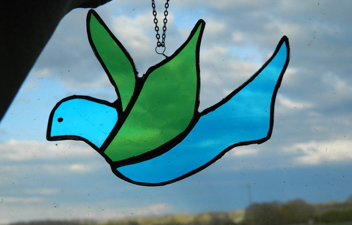 BelleVerreBon's tweet photo. Hanging glass gift, Glass Birds stained glass, sun catche… https://t.co/8DyyLui88N #stainedglass #HangingWindowPanel https://t.co/VbEZ6ULMdX