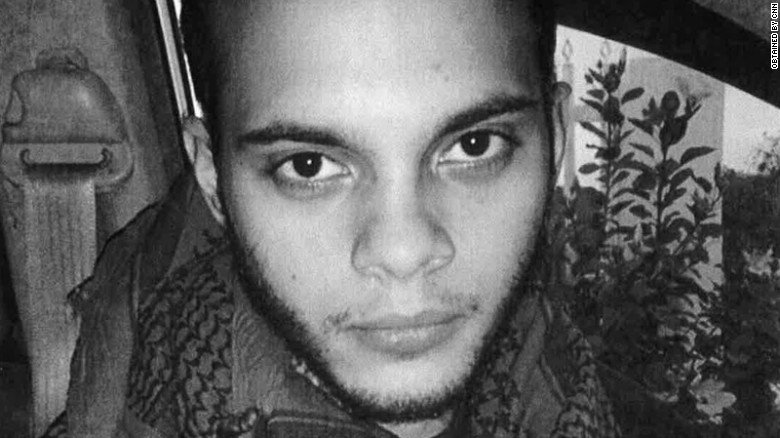 CNN white-washes Esteban Santiago Keffiyeh photo