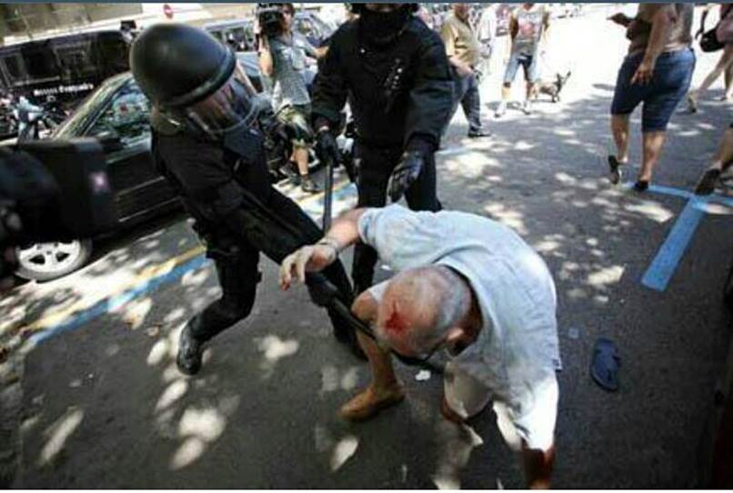 ablascos's tweet photo. Si, mira @policia unos cuantos https://t.co/mGLYbiRa5R