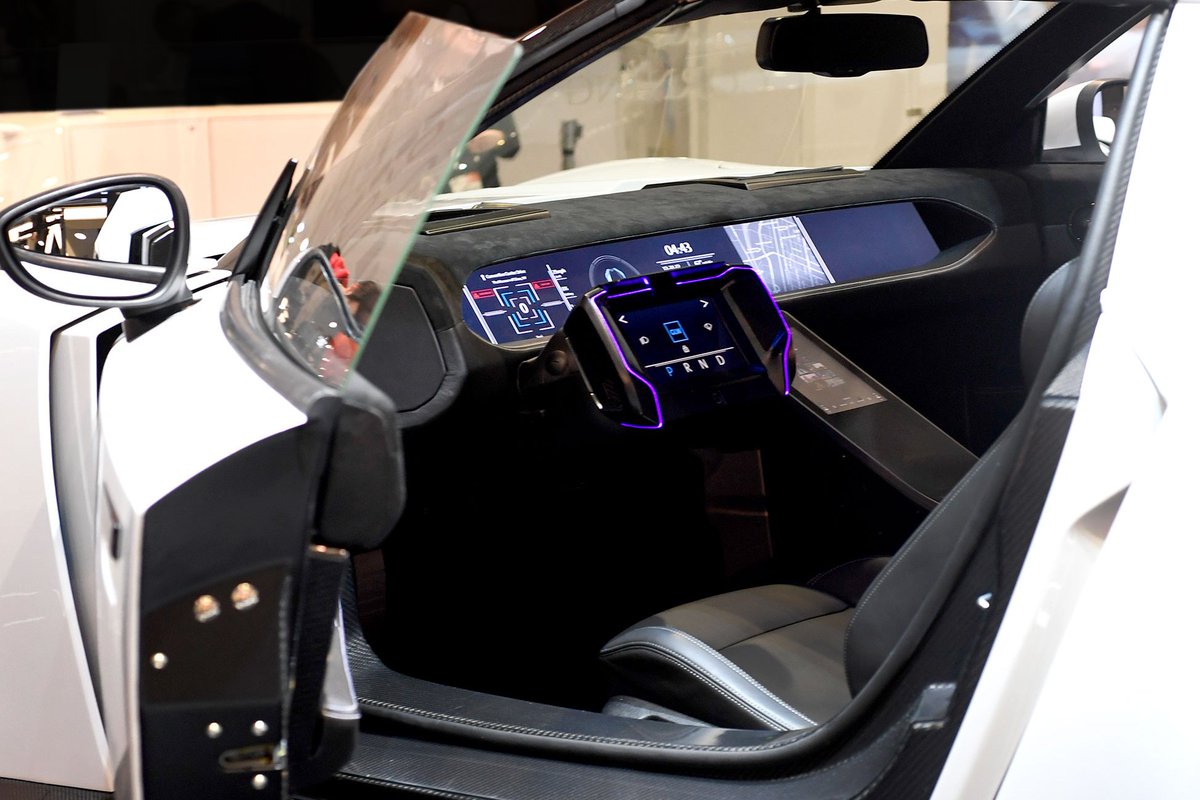 Corning's tweet photo. Thanks, @mashable for naming #GorillaGlass for Automotive a "Best tech of CES 2017!"  Read more: https://t.co/bb2cIieVGk https://t.co/bmanif4ere