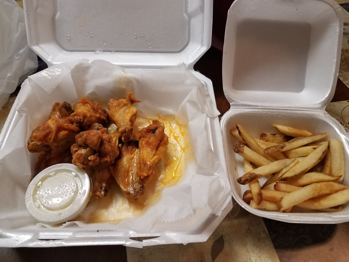 Londondl's tweet photo. @gofooji Wings and fries are a perfect way to start a Friday night. Thanks! https://t.co/4Yp8uazsGl