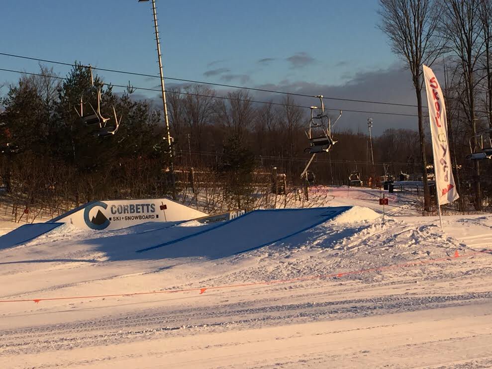 MtStLouis's tweet photo. Jan7 #MachineGroomPowder 45-65cmBase 10Lifts 36Slopes #SkooLYaRd #Junkyard 9am-9pm 10cmSnow photo cred 📸 #TerrainParkRangers @Corbetts https://t.co/QHOrr02H5T