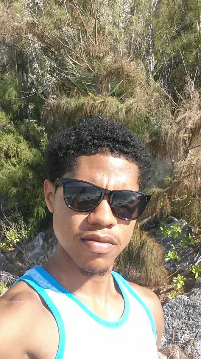 waltz_tr5's tweet photo. Ayyyy biiee, shit bieee, my bras gone😭! But dnt think he forgotten! #longlivewidehead #alllday https://t.co/g0HP2srL8G