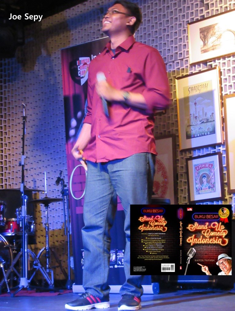 Doing open mics in your local bar,coffeehouse,or whatever is part of the road work to becoming a stand up comedian. Rajin Open Mic !