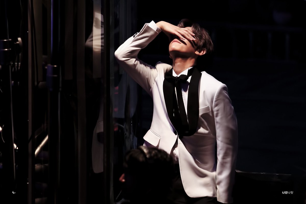 9261O4's tweet photo. Solo Dance ของแบคฮยอนนั้น ทำเอาเขินเลยทีเดียว ทำไมน่ะเหรอ... https://t.co/KCtGr1xzk4