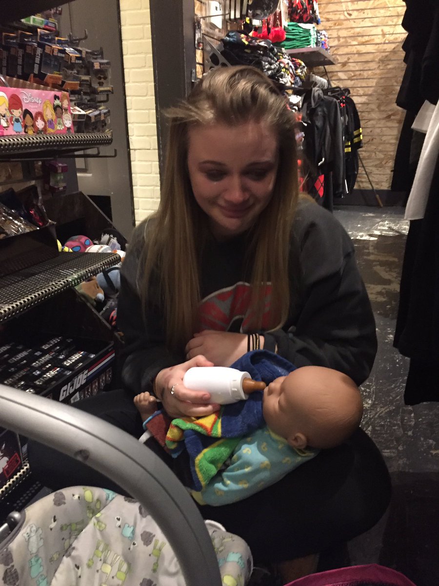 TheNamesFlower's tweet photo. When your robot baby cries in hot topic. @MyersKrissy @Meg_Marie5 https://t.co/xnSJaBVKTB
