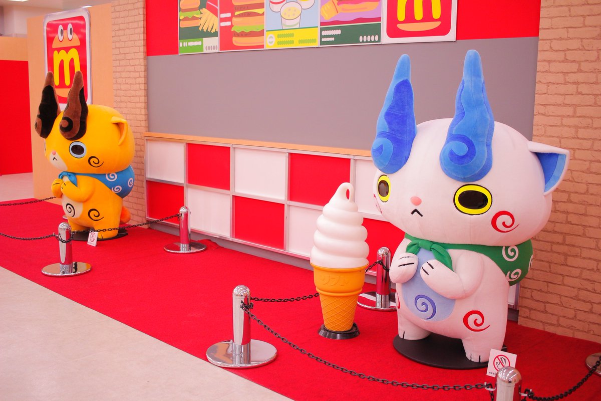 妖怪ウォッチランド モグモグバーガーでは コマさん と コマじろう がいるよ モグモグバーガーをケースに入れる アトラクションもあります うまく入るかな チャレンジ 妖怪ウォッチランド 池袋サンシャイン で開催中9日まで 妖怪ウォッチ 妖怪ウォッチランド モグモグバーガーでは コマさん と コマじろう がいるよ モグモグバーガーをケースに入れる アトラクションもあります うまく入るかな チャレンジ 妖怪ウォッチランド 池袋サンシャイン で開催中9日まで 妖怪ウォッチ