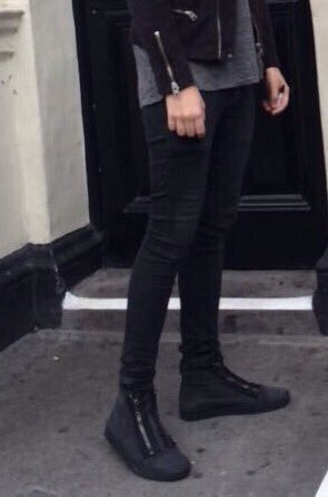 dancries's tweet image. im shook his legs are so pretty