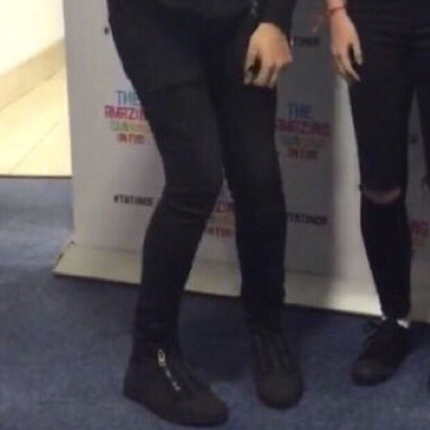 dancries's tweet image. im shook his legs are so pretty