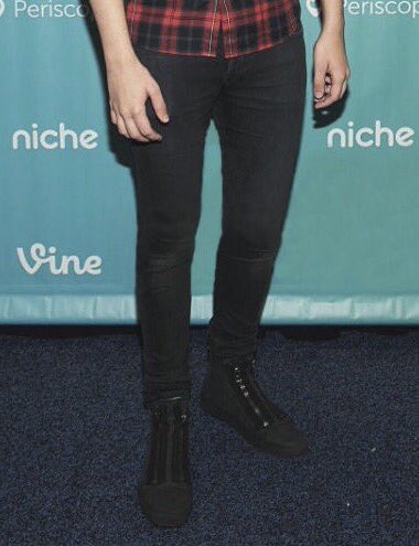 dancries's tweet image. im shook his legs are so pretty