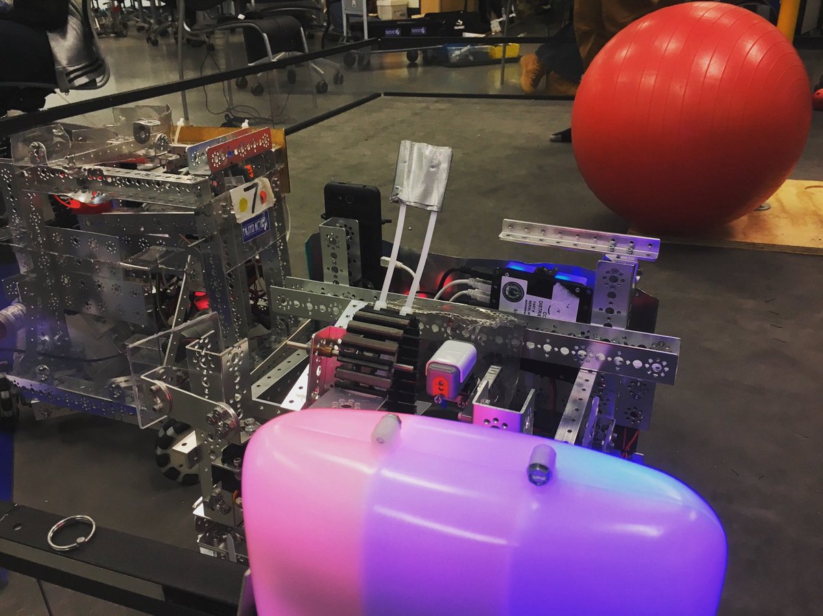 FTC9432's tweet photo. Making changes to our autonomous program for our next league meet!

#hhsrobotics
#omgrobots
#velocityvortex https://t.co/xEBEGZF0f1