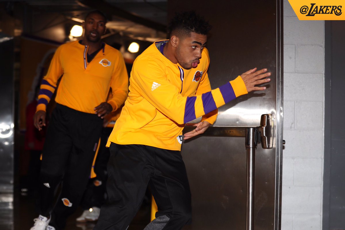 That way 👉 to the #LakeShow