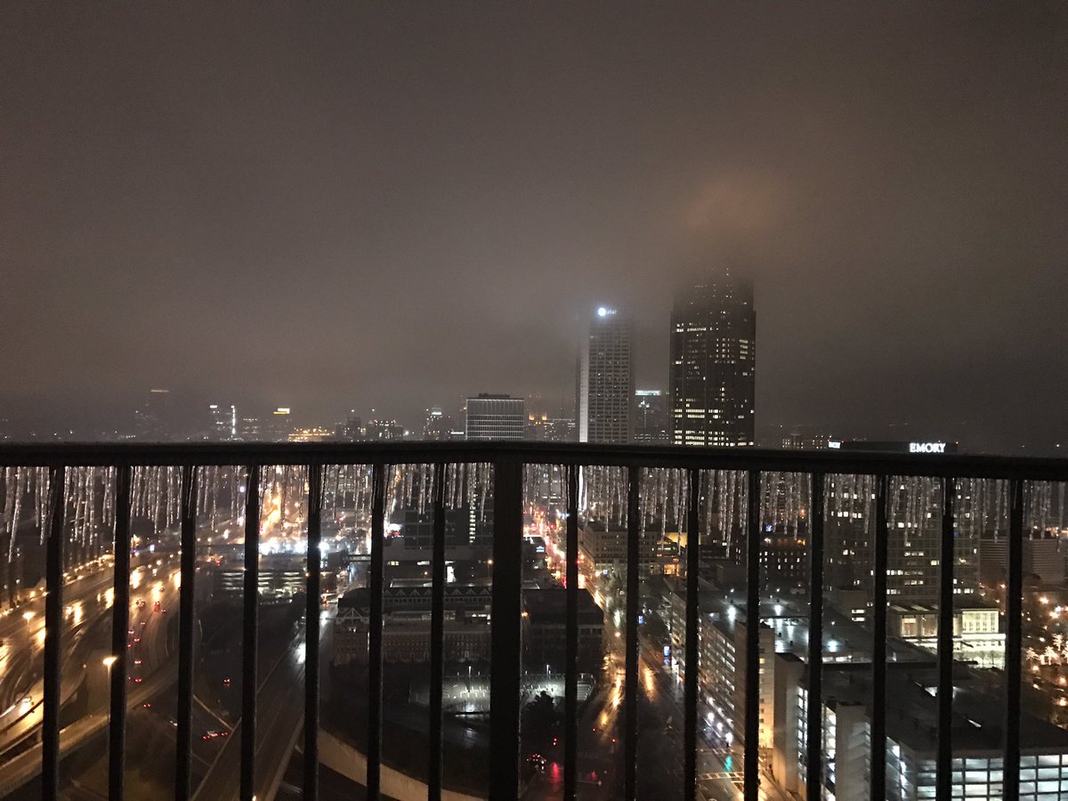 caesarhdz7's tweet photo. Downtown Atlanta #StormWatchOn2 https://t.co/qPSl2Nb71I