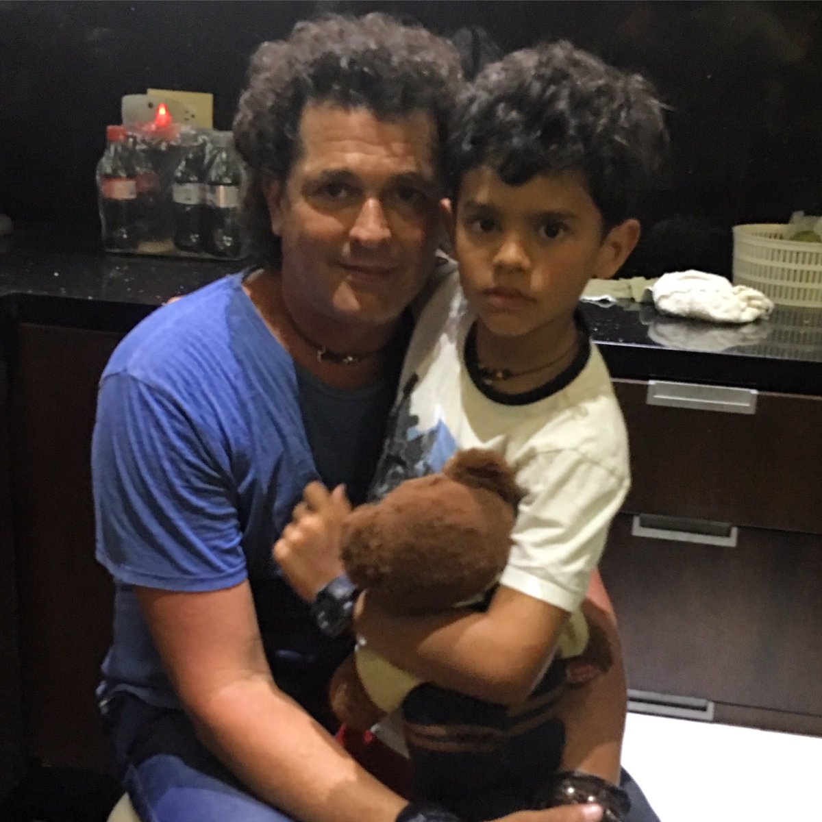 talarestrepol's tweet photo. Minutos antes del súper concierto.. Gracias @carlosvives por hacernos tan felices... Te queremos.❤❤❤ https://t.co/FQRV8WUufG