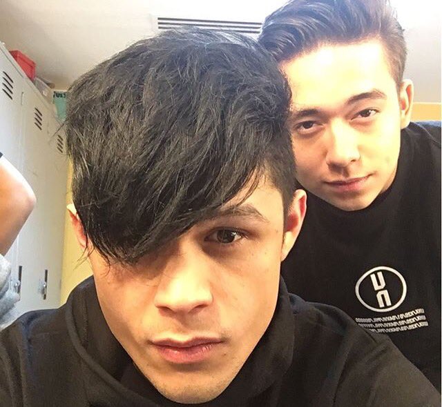 whatthehashtags's tweet photo. Bakit ang popogi niyo? 😍 @Hashtag_DonJon @Hashtag_Jameson 💕 #ShowtimeRockEneRoLL https://t.co/MNh3EQXtyf