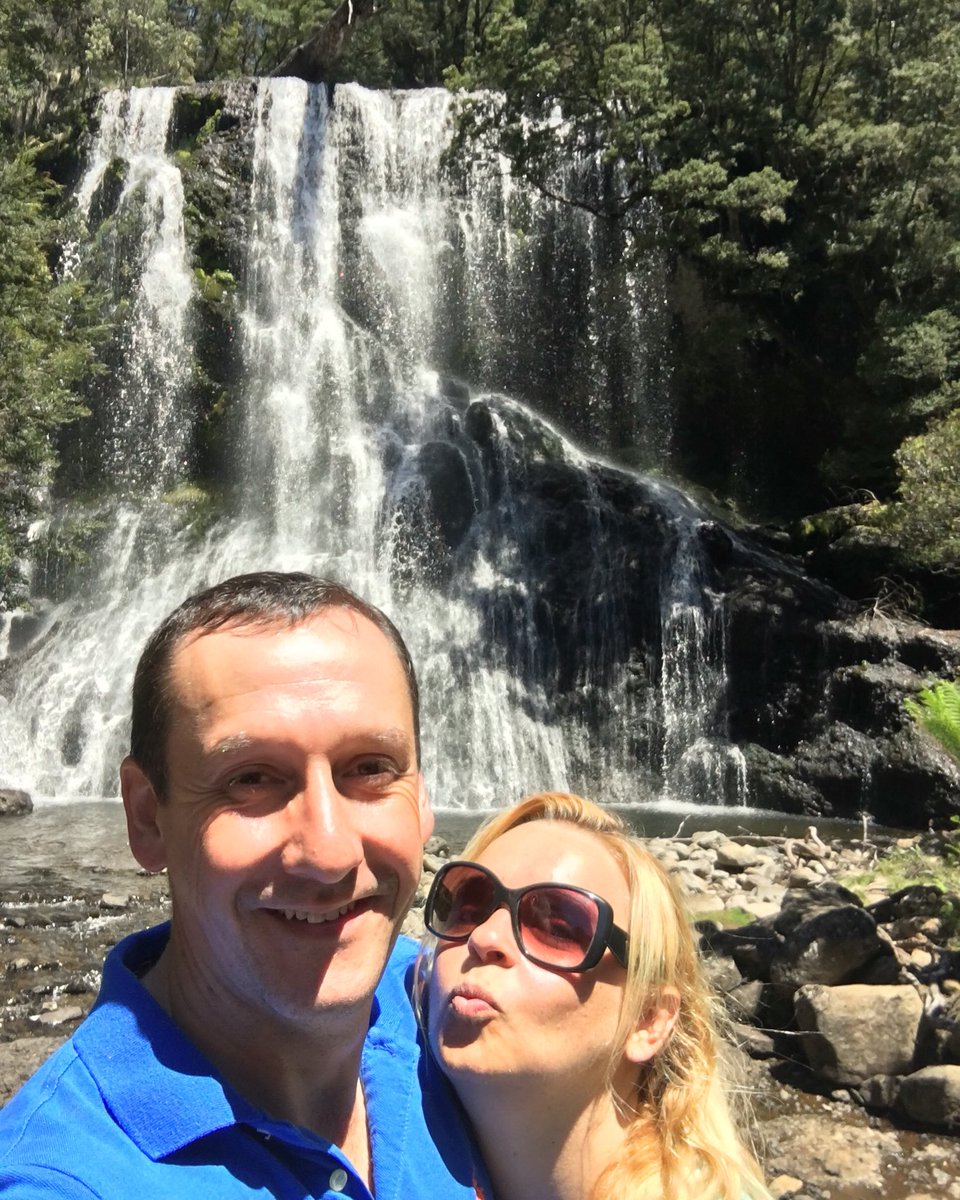 Trying to get a 'kiss' selfie at #bridalveilfalls ! #lemonthymewildernessretreat @cradlemountaintas #tasmaniaadventures #foodieonholiday