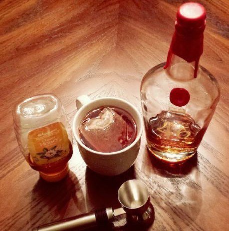barrytjenkins's tweet photo. Cold night, warm drinks @ur1trublu @DrinkyEvents @imbibefriends #Makers46 #bartend101 #hottoddy https://t.co/lNFyOwLKv6