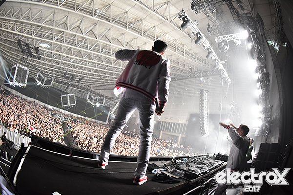 electrox_jp's tweet photo. YELLOW CLAW！！
electrox 2017公式サイトではフォトギャラリーも更新中！！
https://t.co/YRRQEGZbed
#electrox https://t.co/AZuhDTEs9h
