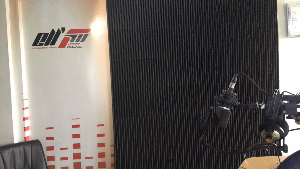 Voodart's tweet image. Actuellement on #ELLFM (104.2)