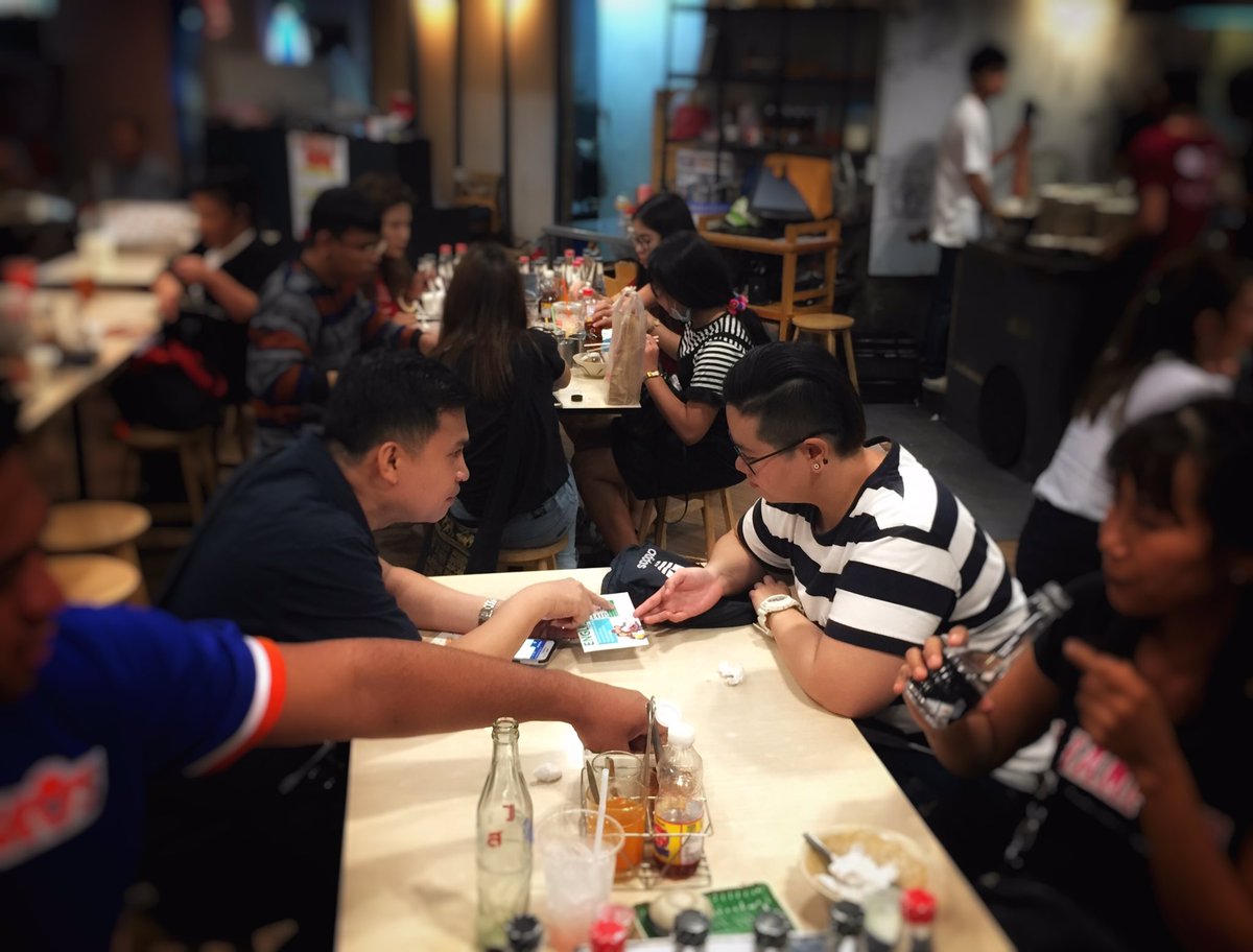 Reach2165's tweet photo. Witnessing in #Thailand. Letting people know the good news of the Gospel. #Godisgood #international https://t.co/cOpHaWeB8i