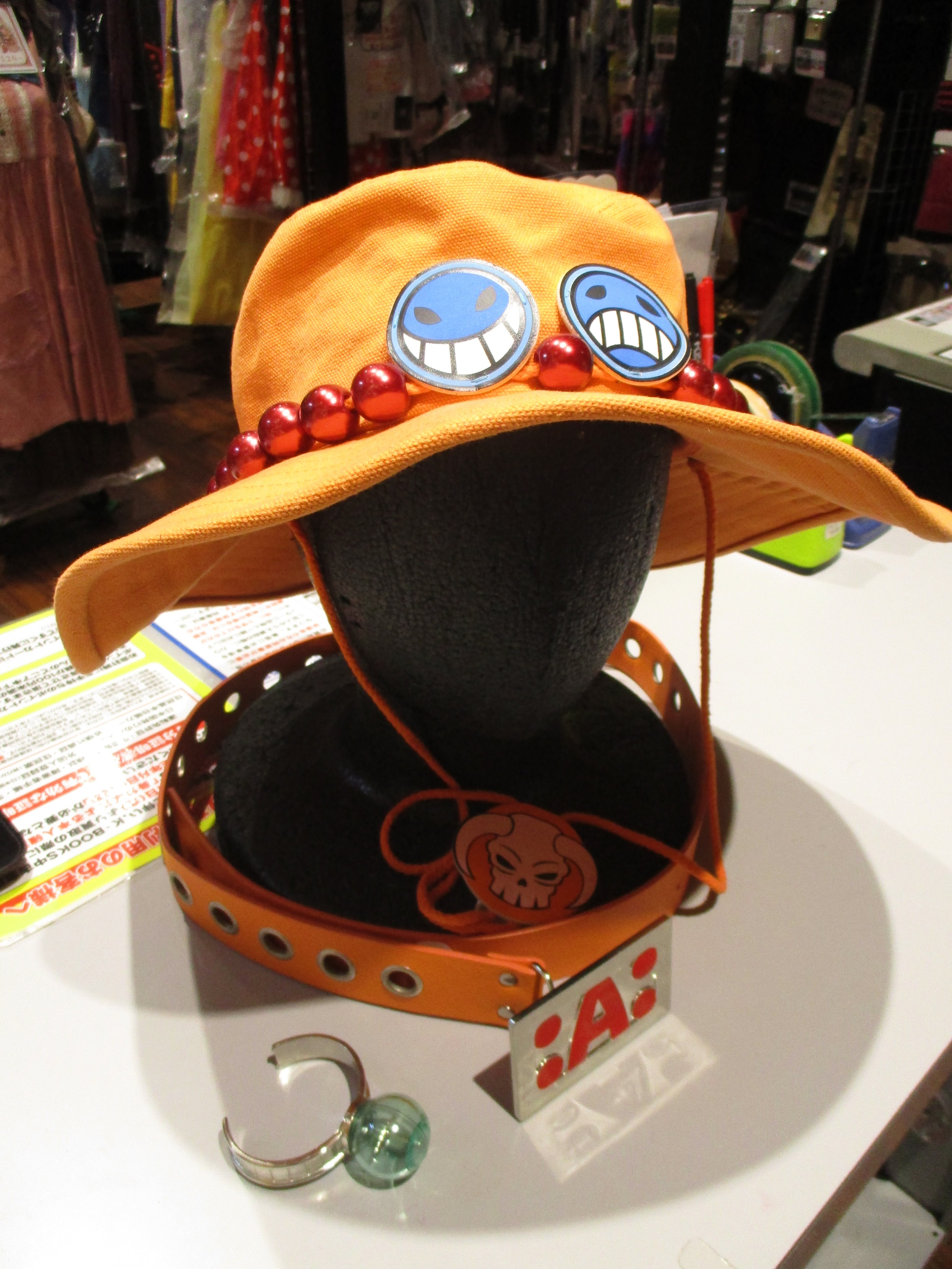K Books コスプレ館 One Pieceより エースの帽子とベルトとログポースが入荷いたしました こちらは3点セットです 帽子は販売終了しているプレミアムバンダイ製ですよ O Kbooks ワンピース T Co Wtqufaxeyj Twitter