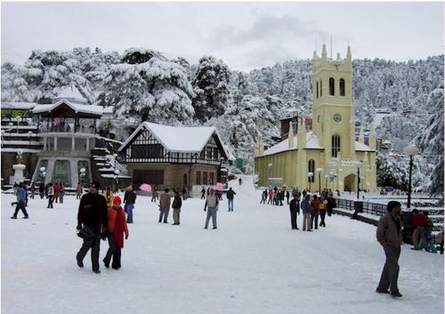 hostmyholidays's tweet photo. Heavy  #snowfall in #Shimla #Kufri #Manali https://t.co/7Z7SJWT6XV
