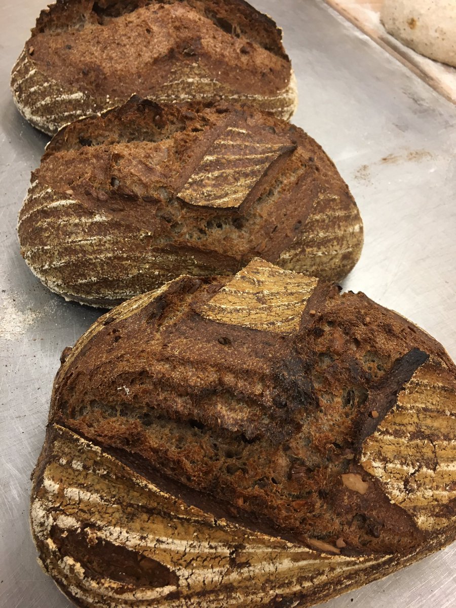 2magpiesbakery's tweet photo. Toasted walnut and 100% spelt sourdough #realbread #testbaking @nizid79 https://t.co/Iz7RC3TpkB