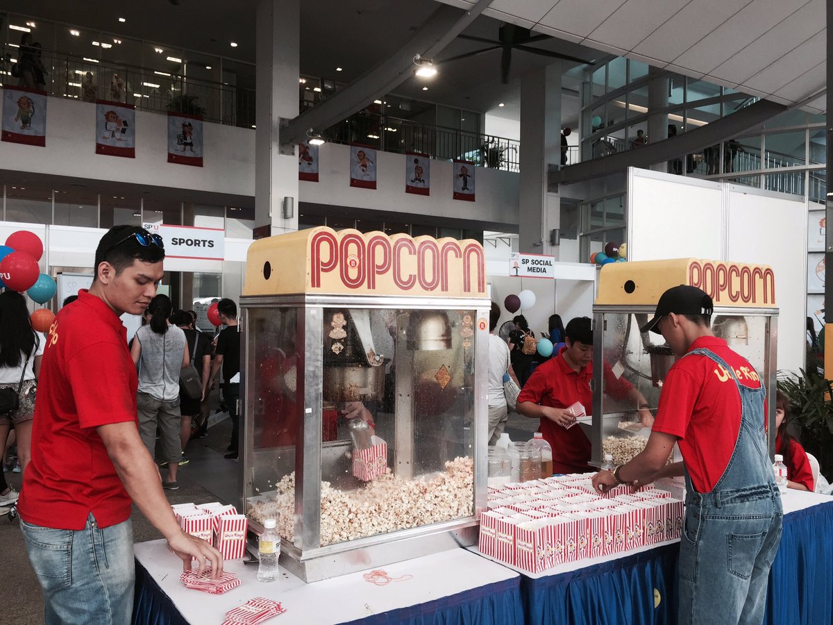 ArtisticElayne's tweet photo. come on down to LIFE@SP @SingaporePoly !! With fun, games and FOOD 😛💛🍦🍰what are you waiting for? #SPOH17 https://t.co/BZmVsbBWDr