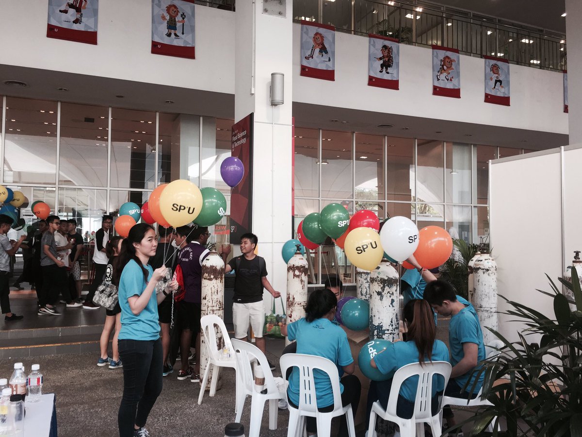 ArtisticElayne's tweet photo. come on down to LIFE@SP @SingaporePoly !! With fun, games and FOOD 😛💛🍦🍰what are you waiting for? #SPOH17 https://t.co/BZmVsbBWDr