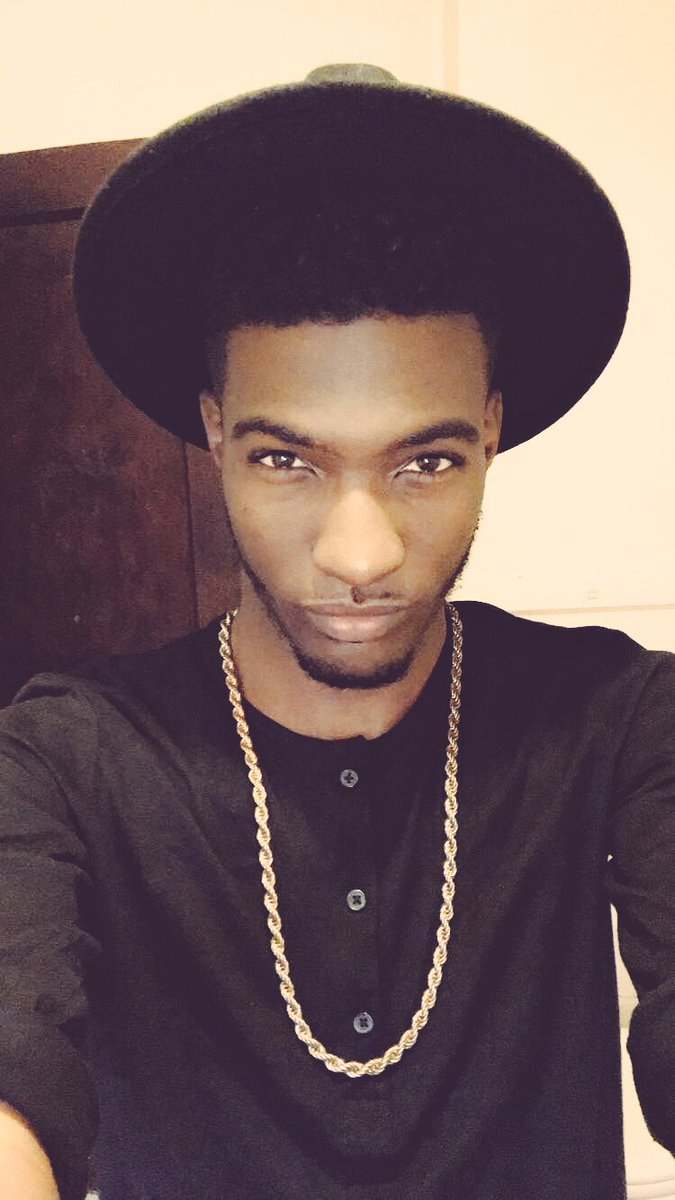 iPeeInk's tweet photo. GOLDEN✨ https://t.co/UfVrS4jydN