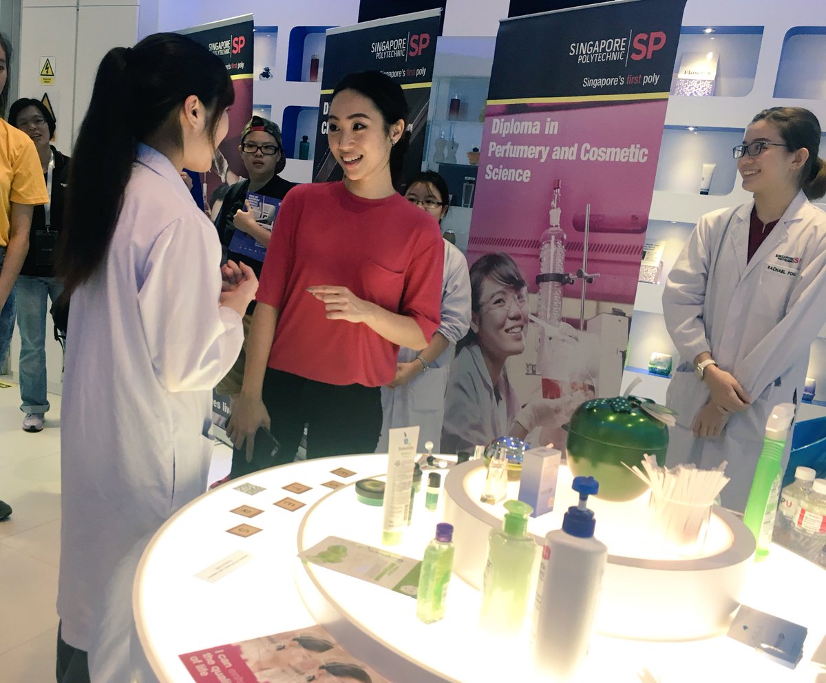 InvestigateFaz's tweet photo. Shu An is in the house at Perfumery and Cosmetic Science Centre! Head down to #SPOH17 to catch her 😍 https://t.co/WVUN4fkowC