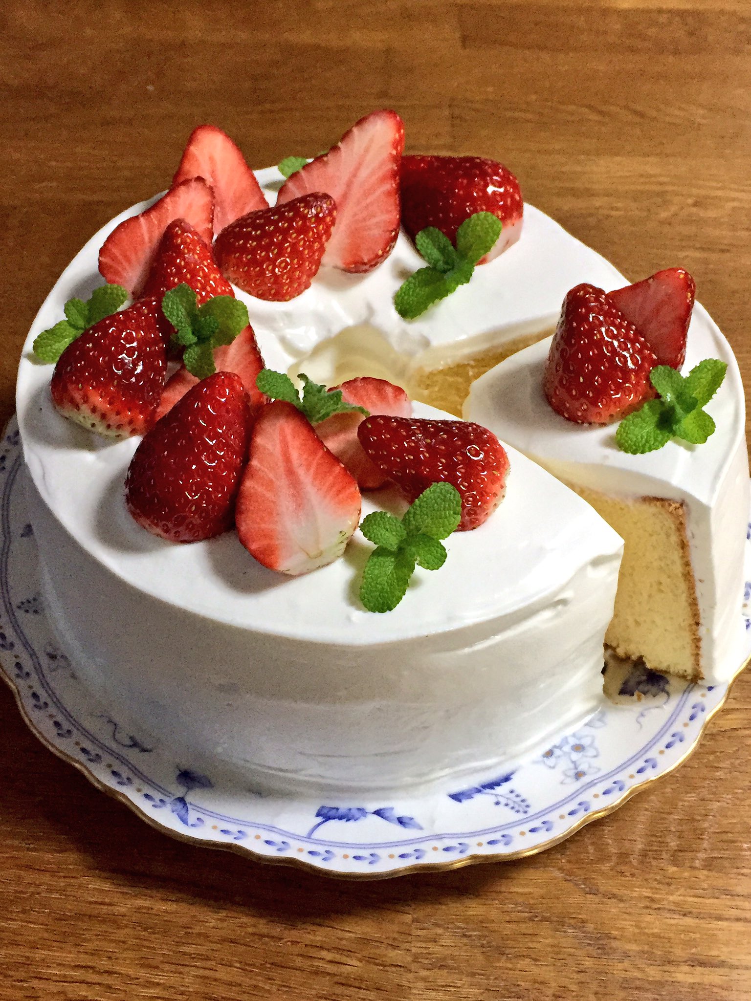 きまぐれダイアリー 苺のシフォンケーキ プレーンのシフォンケーキを苺でデコレーションしてみました 手作りお菓子 手作りシフォンケーキ 苺のシフォンケーキ シフォンケーキ 苺 手作りケーキ T Co Imxmbphegf Twitter