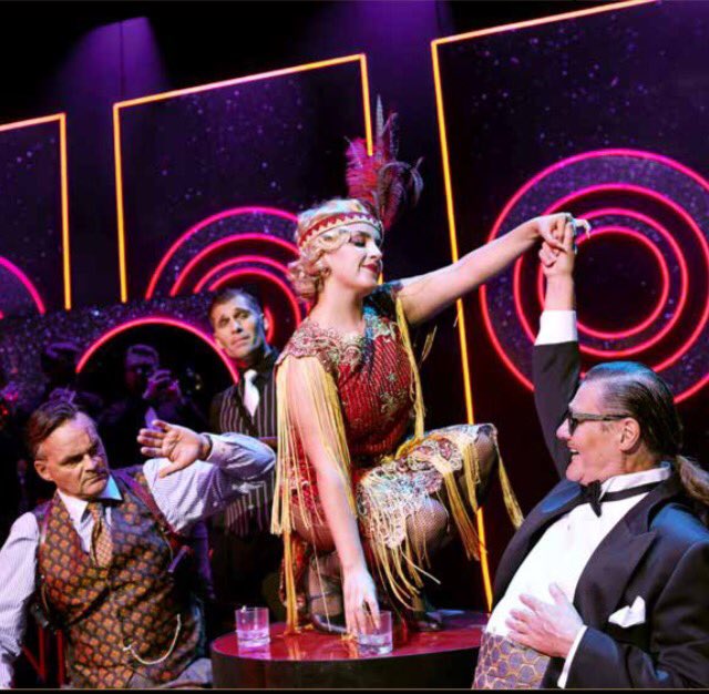 Johan Rheborg , David Dalmo, Shima Niavarani och Johan Rabaeus i öppningsscenen i #bulletsoverbroadway på #götalejon. Ses 12/1 igen.