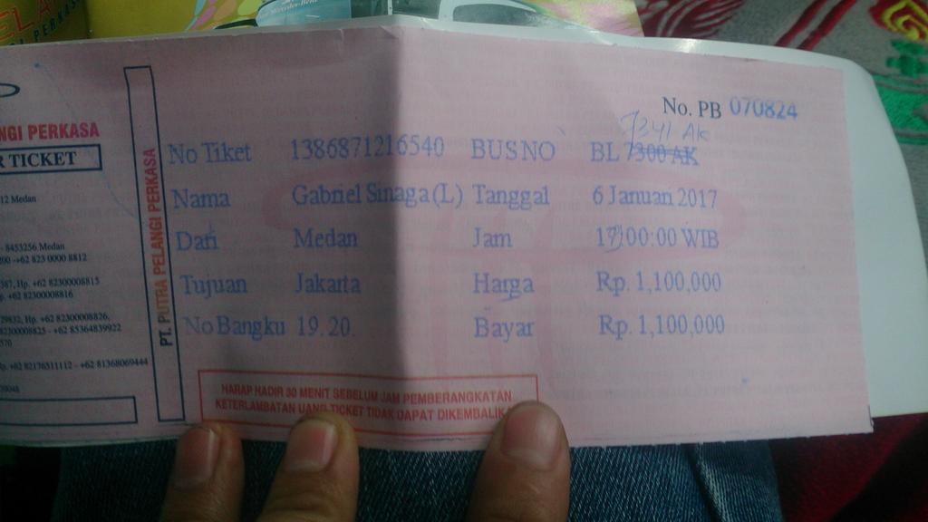 sinaga_hasian's tweet photo. @PelangiPerkasa suasna pnuh bngku tmpel tuk no bis BL 7341Ak.. Mlu euy, tidak ssuai visi.. Sbntar2 brhnti ambl pnmpg https://t.co/D5r3vkA1O1