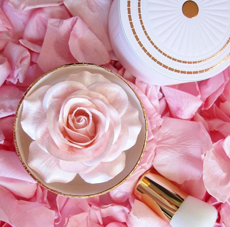 Trendmood's tweet photo. Available NOW! LINK ➡ https://t.co/X7GM28kMun 😍 🌸 online @LancomeUSA #AbsolutelyRose #Spring2017 #Collection 🌸📸 @heyprettybeautyblog https://t.co/IGMNPiLLpv