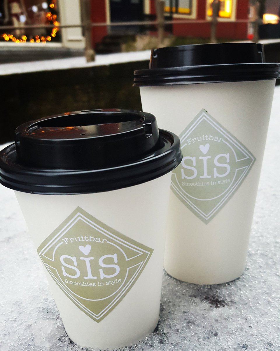 [Coffee]
Sis in the snow.. 
#coffee #smoothie #mooilwd #leeuwarden