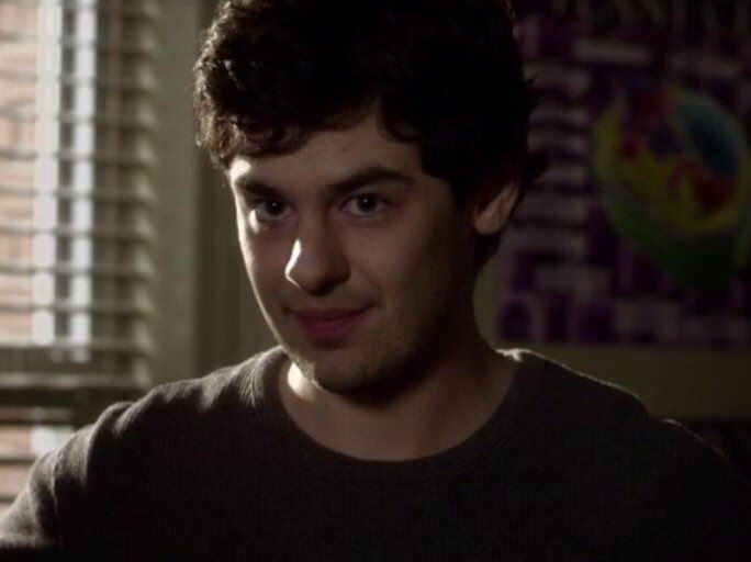 prettyliarsclue's tweet image. #PLLFunTheory Star Wars @SleepintheGardn @KeeganAllen @brendanrobinson 🌌🌈