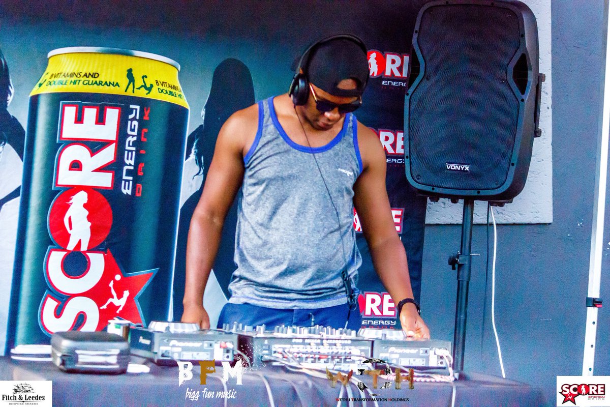 North_vibe's tweet photo. #NorthVibe04Dec  @BiggFun_Music  @Drinkscore https://t.co/lbutfr4fKJ