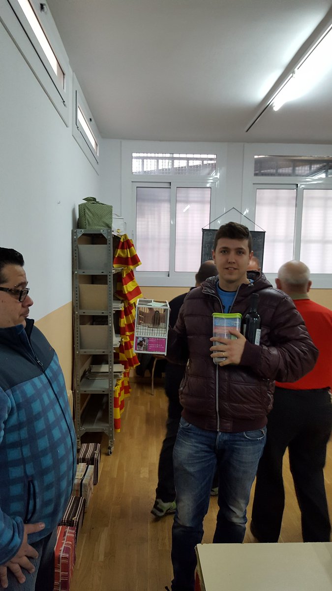 markeleee's tweet photo. 1ra de pinzan en la Sociedad Ocellaire de Cerdanyola https://t.co/KlO1HGwLMy