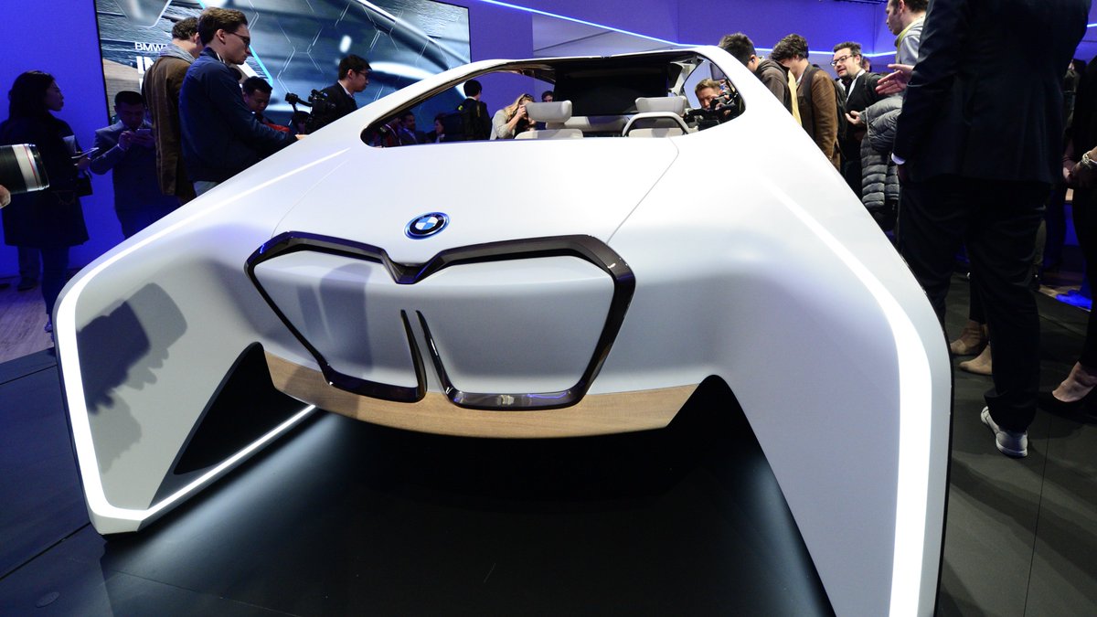 IntelJapan's tweet photo. 【CES2017レポート】自動運転技術の確立を目指して、#インテル と @BMW はパートナーとして協働していきます。 #CES2017 #intel https://t.co/q6iwwdCOSD