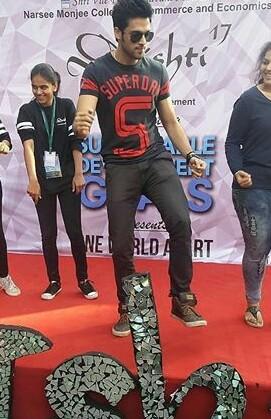 Parths_squad_FC's tweet photo. Rockstar @LaghateParth at
@DrishtiNM
#Drishti2017 #InnovatingManagement #OneWorldApart
@fireflies640 @Prii_doll @chandwani_tanya https://t.co/LRIBpw2qFr