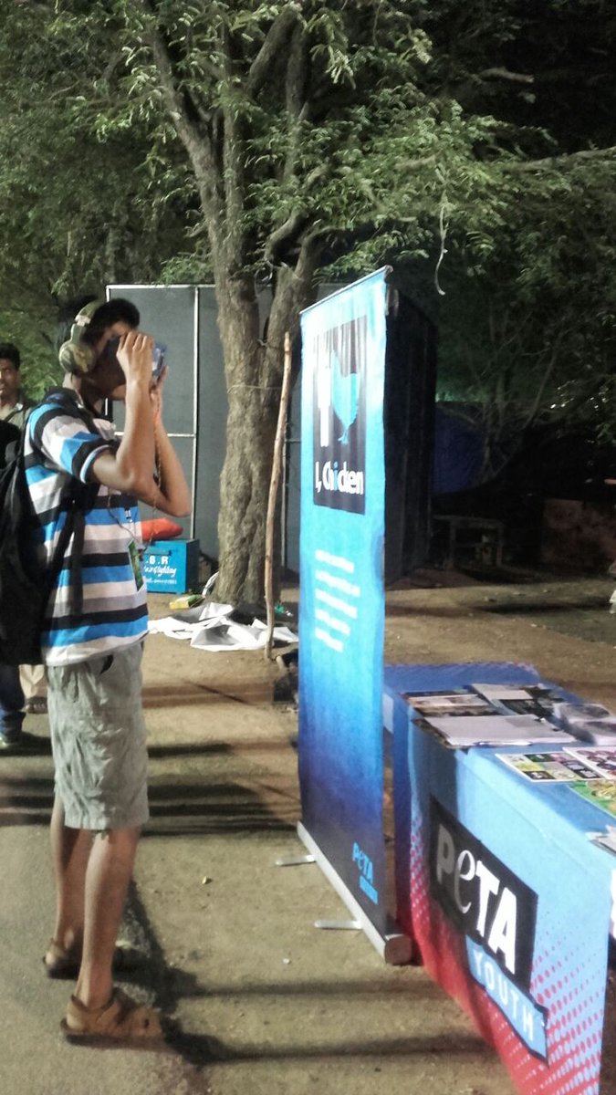 PetaIndia's tweet photo. IIT Chennai at @Saarang_IITM experienced what it is like to be a chicken by trying PETA’s virtual reality tool #iChicken. https://t.co/sJ3kT6xii3