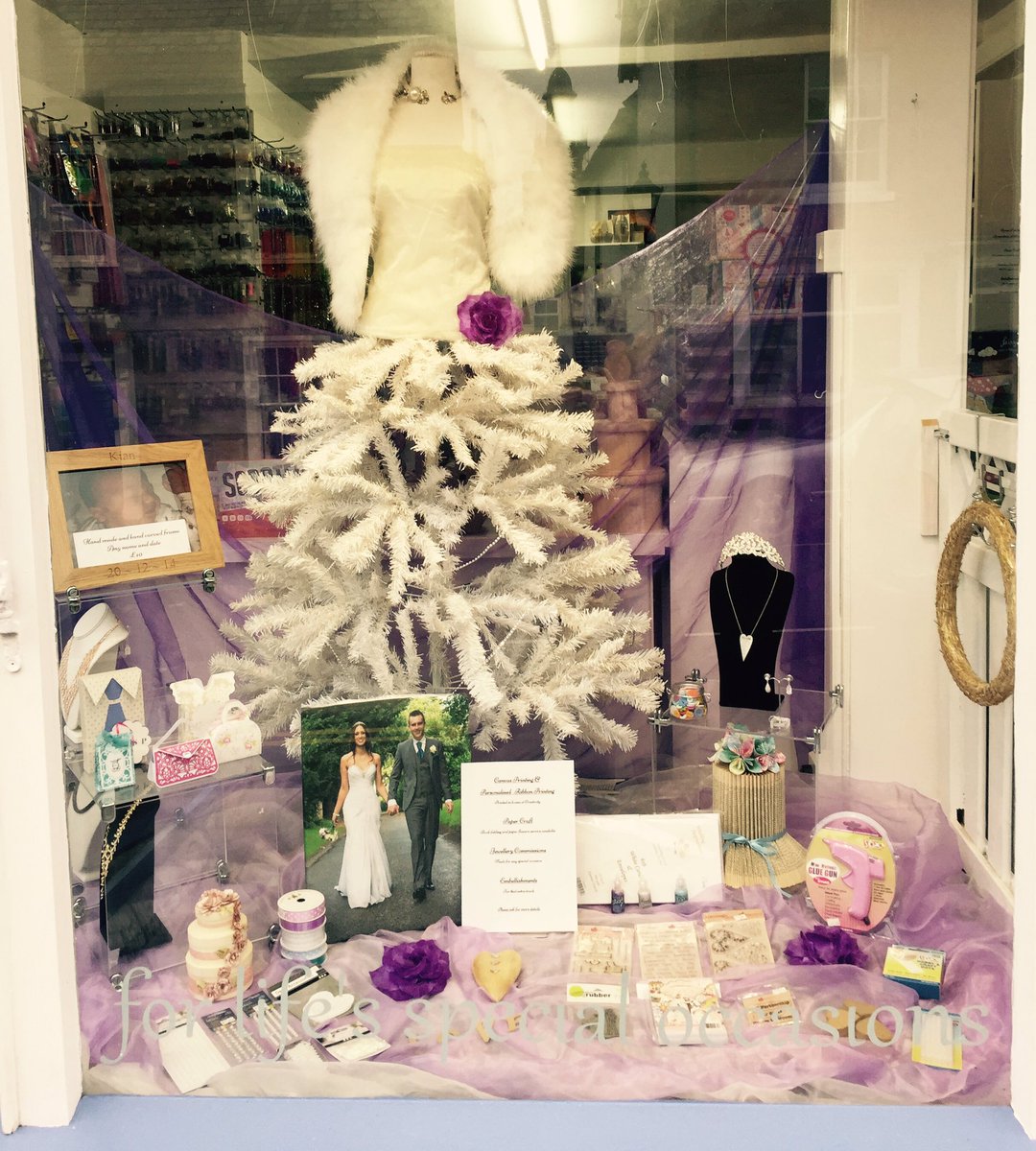 Creativity_ea's tweet image. We are back with a month full of wedding ideas,products and services. #wedding #doityourself #canvas #ribbons #carvedframes #embellishments