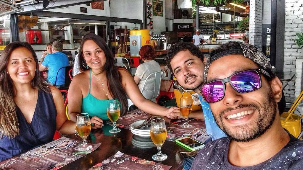 thecoxaa's tweet photo. Com o casal Tumins na Maceió do meu agrado!! #DivinaGula #MaragoTrip #Tumins #queridões #N… https://t.co/CZrAQJe6A4 https://t.co/Kz2ZSixT7B
