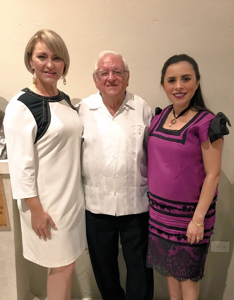 DHAnduze's tweet photo. Sesión Solemne de Cabildo con motivo 475 Aniversario de la Fundación de la Ciudad de Mérida.
Orador invitado, Mtro. Armando Fuentes "Catón" https://t.co/qDtoidKl3P